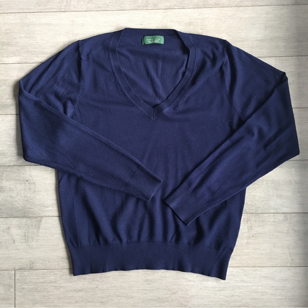 Men’s Zara fine gauge lightweight deep V-neck navy sweater size medium